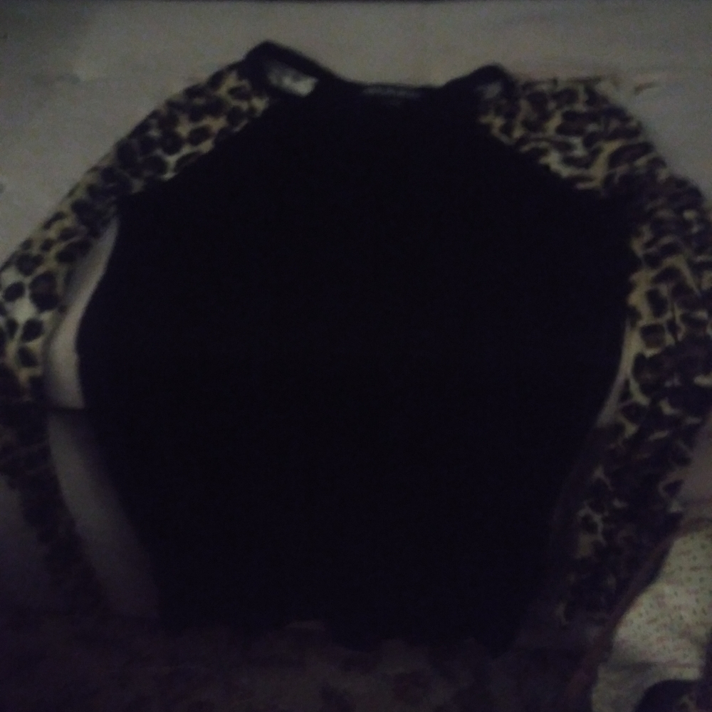 Bundle animal print lg midsleve shirt with holister skinny 27s with a vs 36 c pr